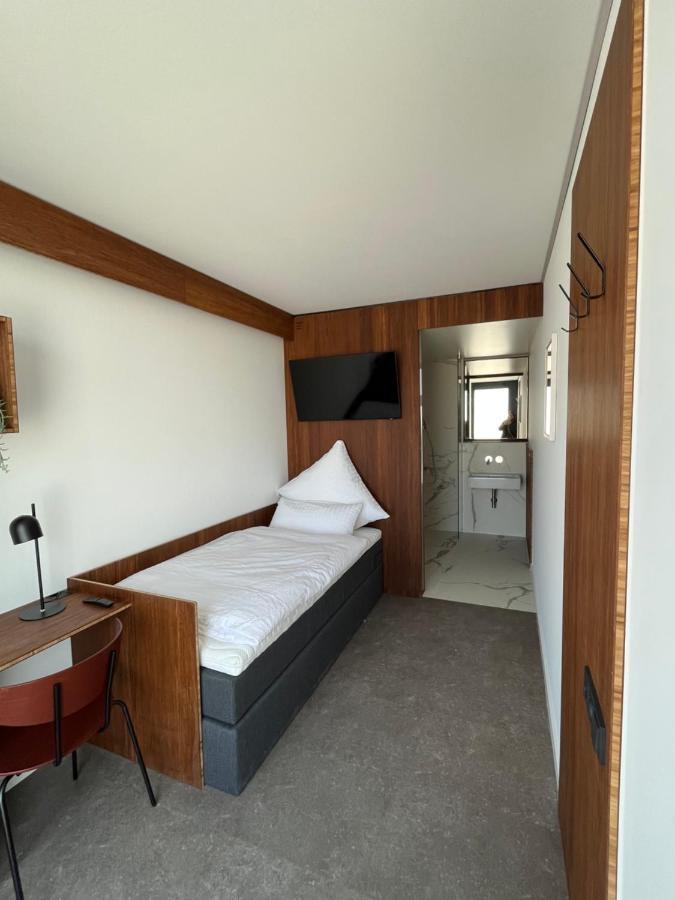 Tin Inn - Hueckelhoven - Das Hotel Aus Hochwertig Ausgebauten Ueberseecontainern Exterior foto